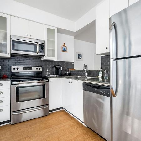 Bright 2 Bedroom Condo Downtown With Free Parking Vancouver Exterior photo