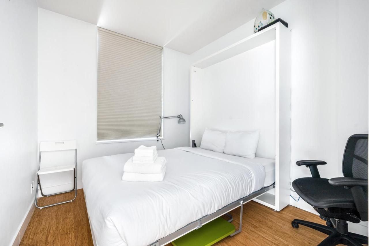 Bright 2 Bedroom Condo Downtown With Free Parking Vancouver Exterior photo